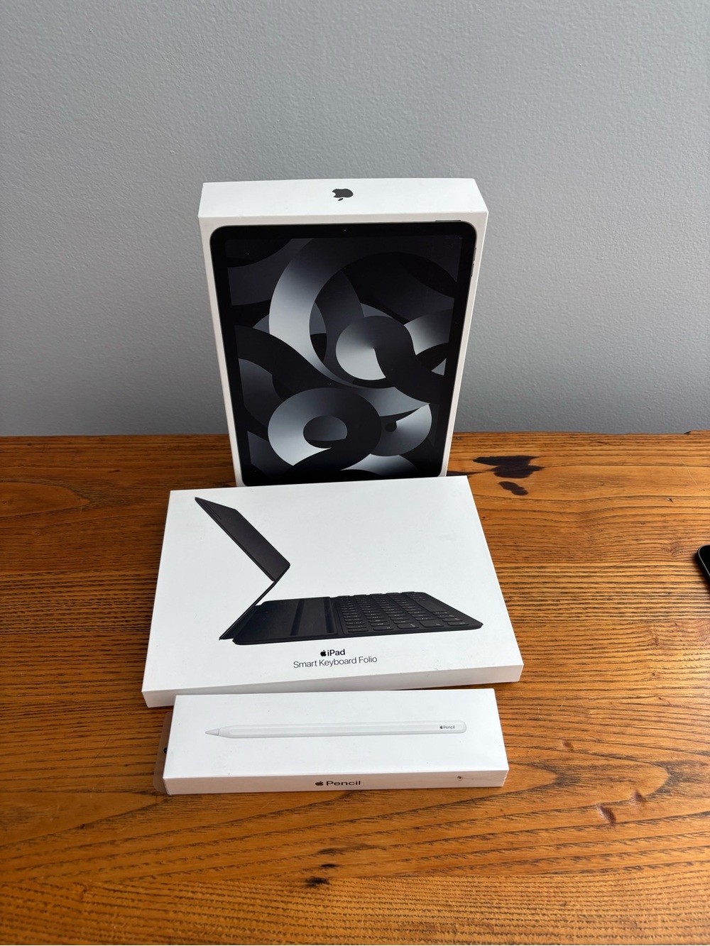Apple iPad 5th generation 256GB with Apple Pencil & Smart Keyboard Folio ALL NEW